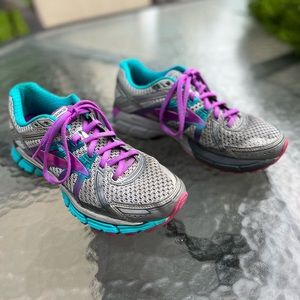 BROOKS Women Running Shoes